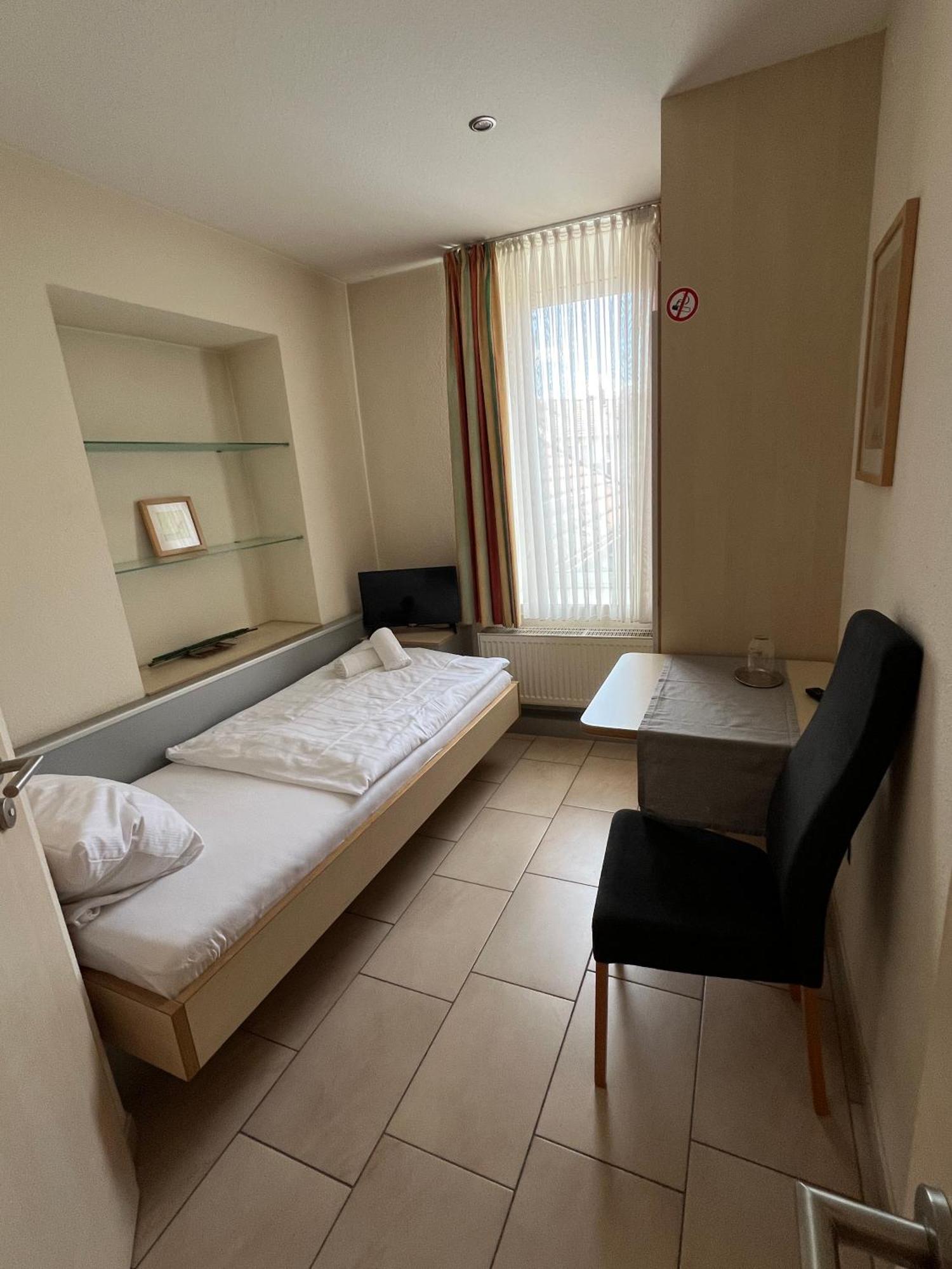Hotel Pfaelzer Hof Enkenbach-Alsenborn Extérieur photo