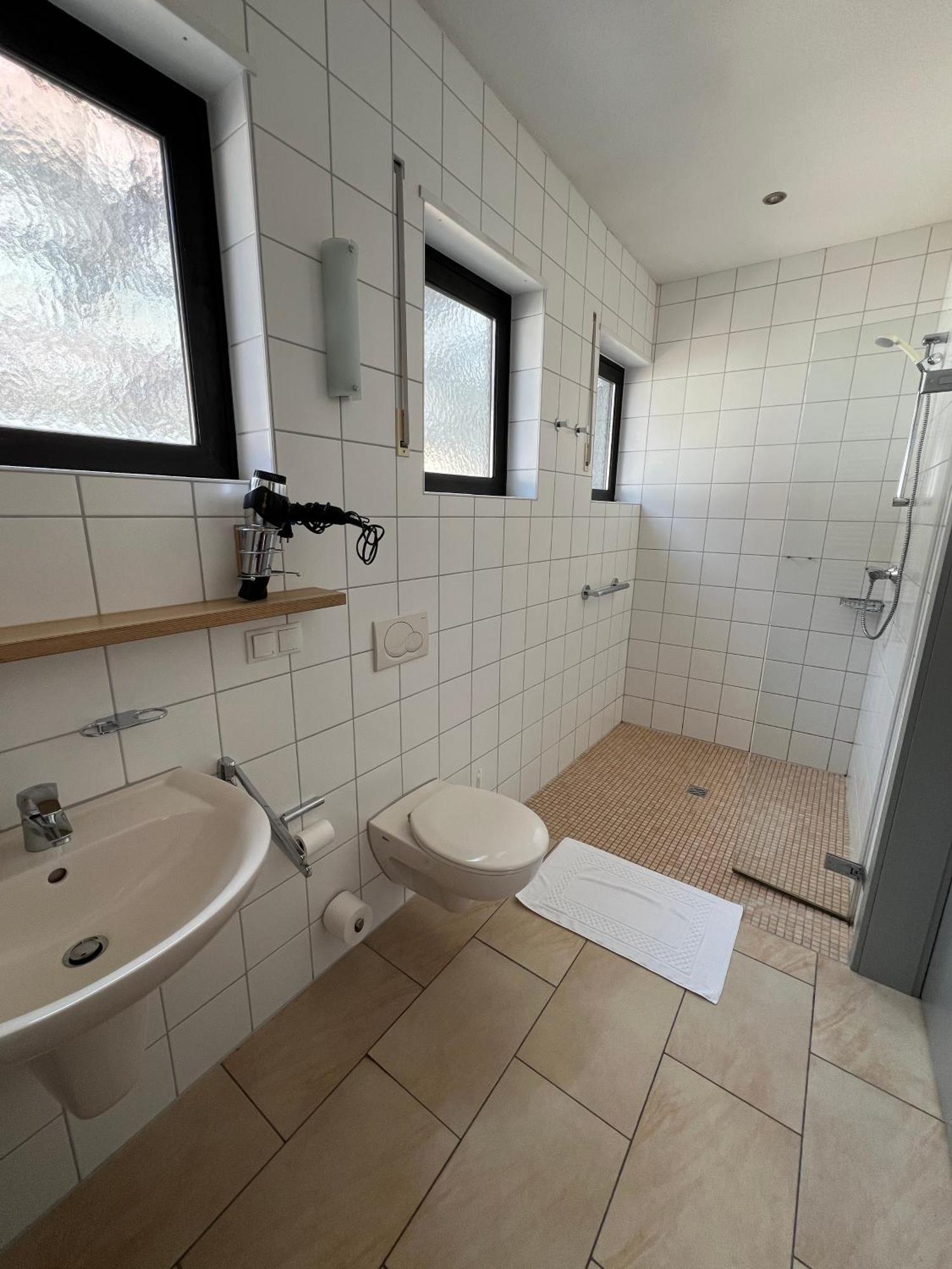 Hotel Pfaelzer Hof Enkenbach-Alsenborn Extérieur photo