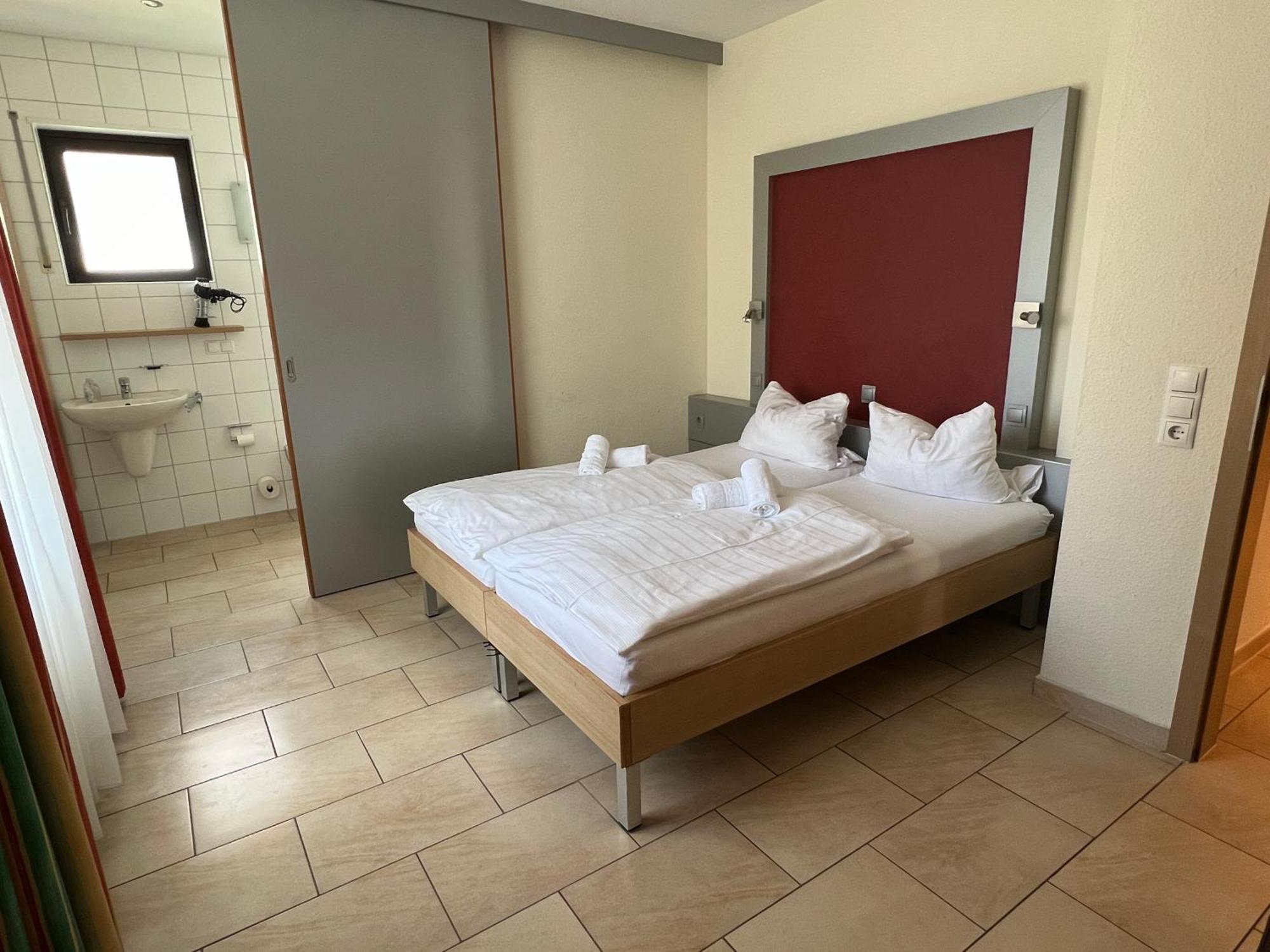 Hotel Pfaelzer Hof Enkenbach-Alsenborn Extérieur photo